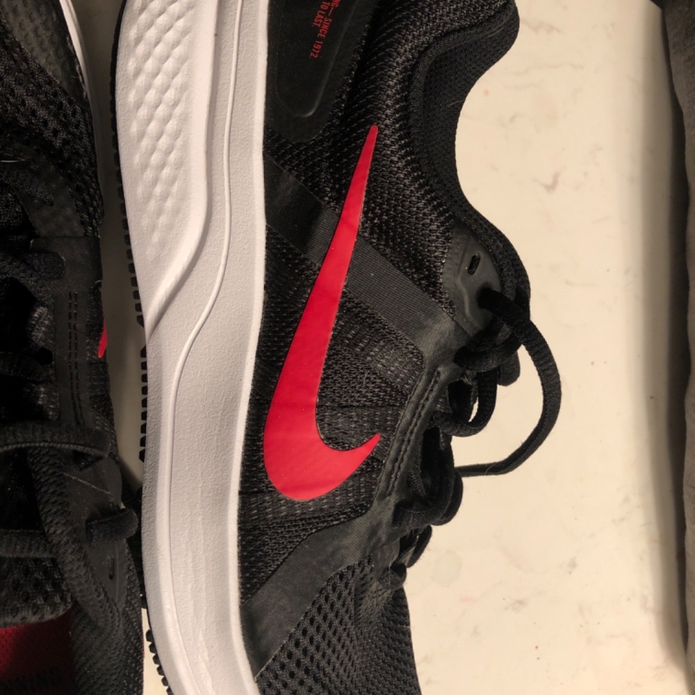 Nike - Picture 4 of 4